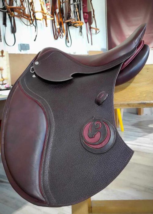Selle réalisée entièrement à la main sans machines !